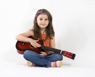 http://www.aupiedleve.beGuitare - Enfants