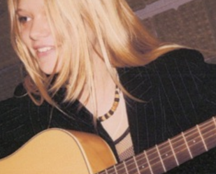 http://www.aupiedleve.beGuitare acoustique - Ados